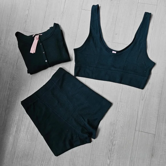 🟢 SOLD 🟢 VS Knit 3 Piece Pajama Set - Picture 1 of 5